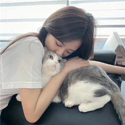 穿着旗袍的女孩